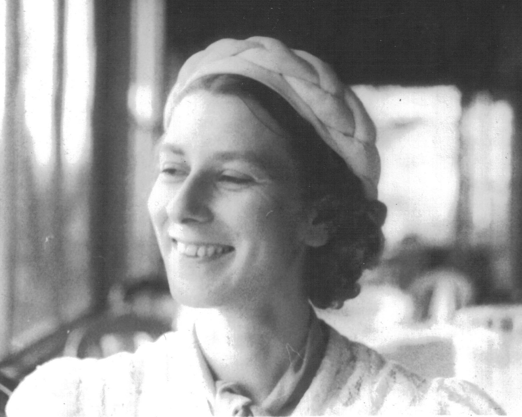 Edith in hat