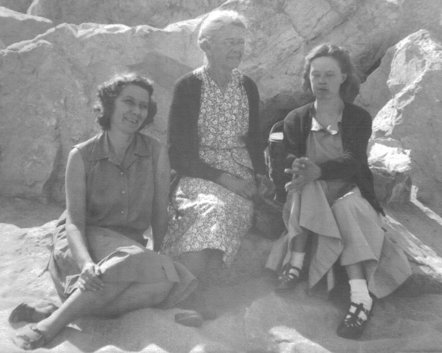 Edith, Minnie, Amy